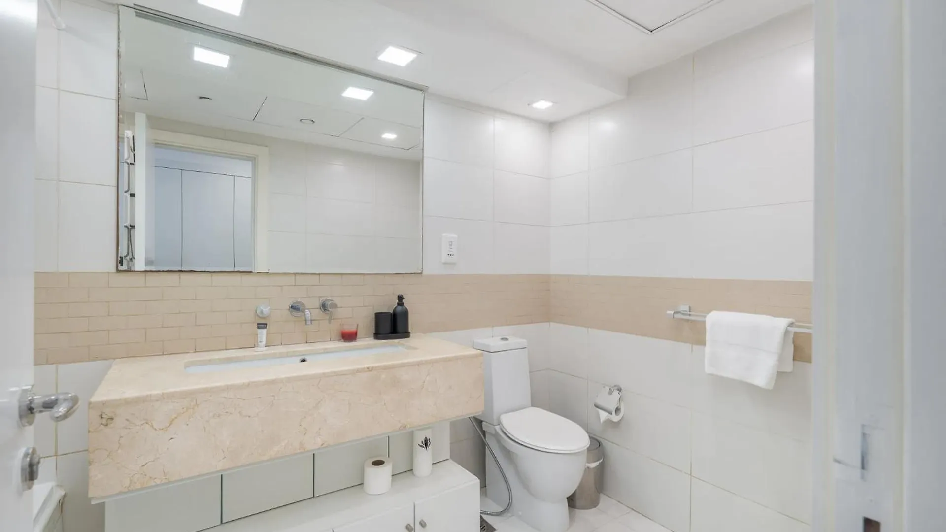 Remarkable 1 Bedroom Flat In Blakely Tower Dubai
