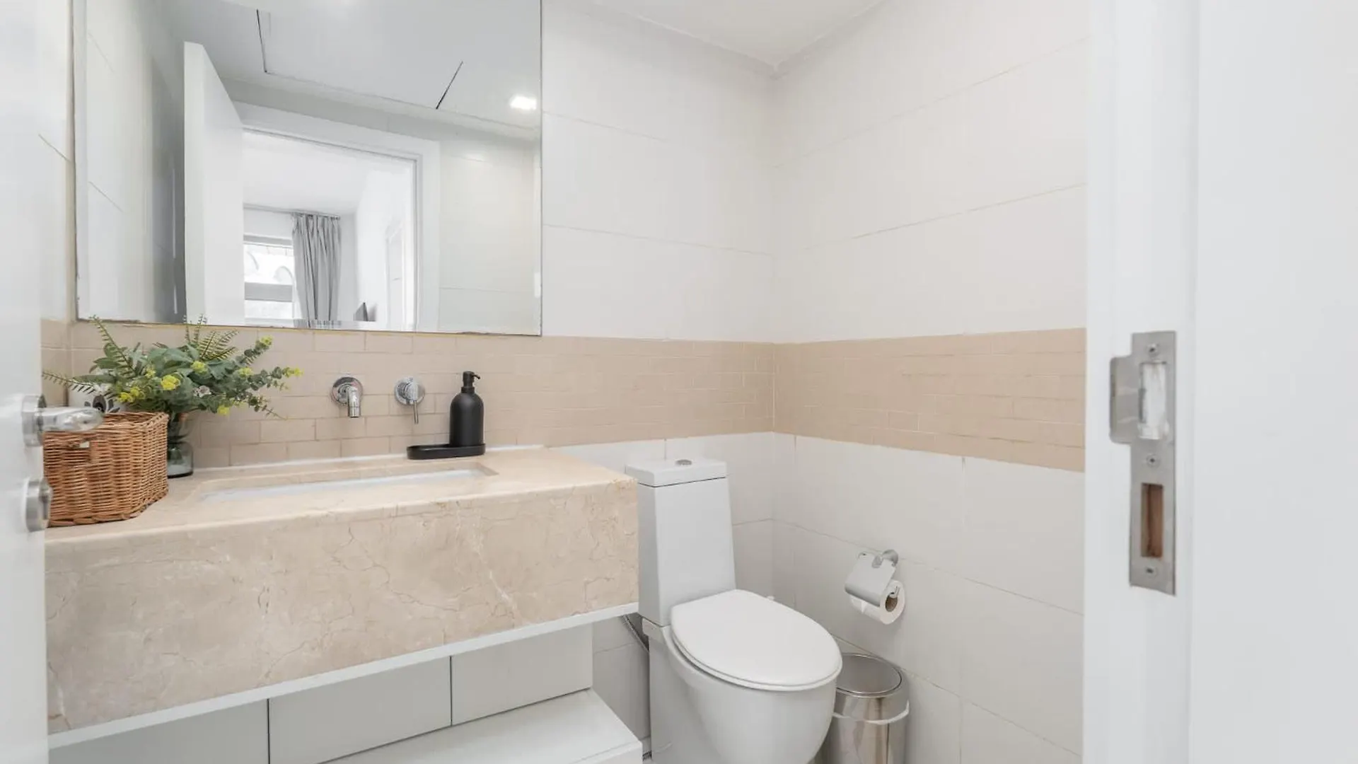 Remarkable 1 Bedroom Flat In Blakely Tower Dubai 0*,  United Arab Emirates